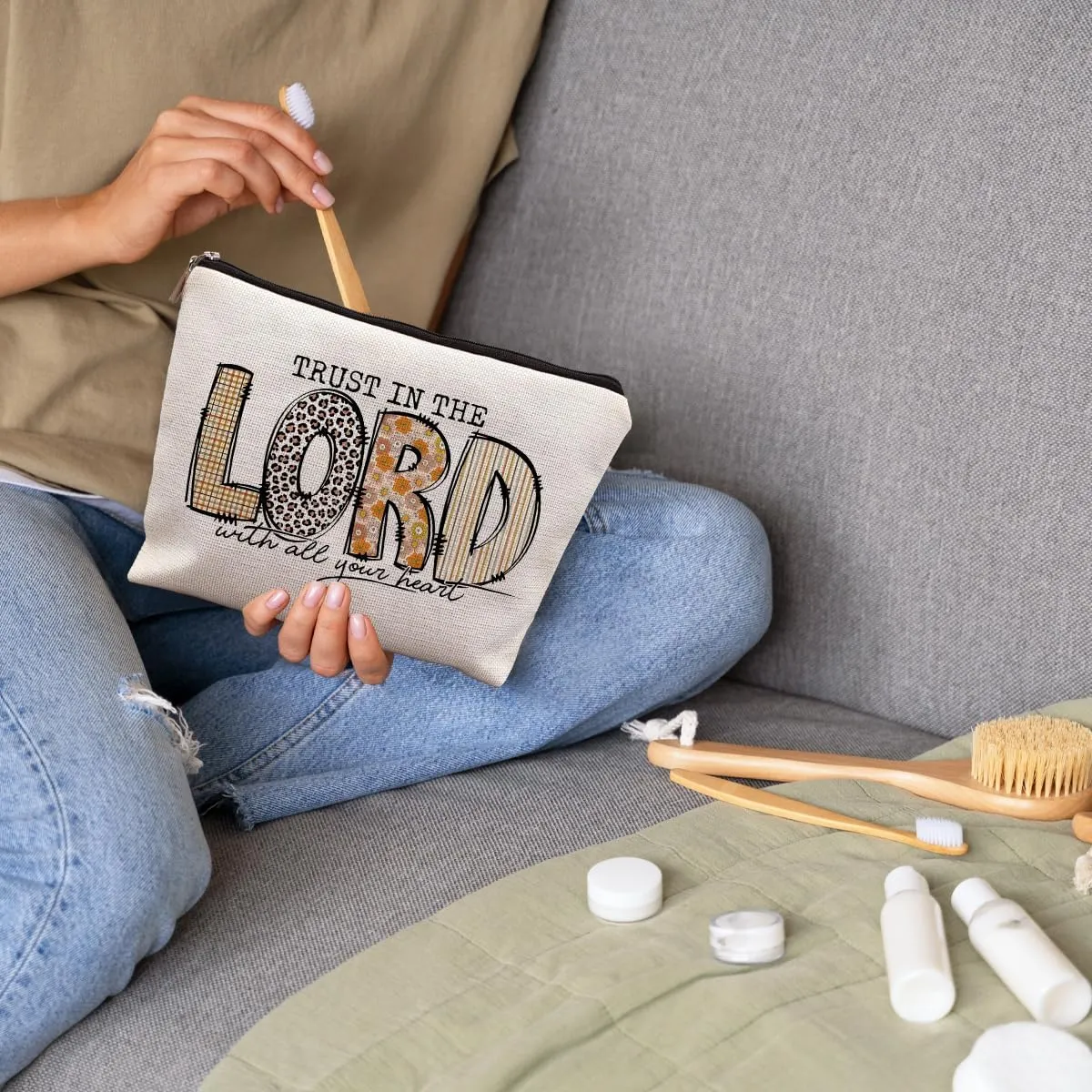 Christian Gifts for Women, Trendy Christian Makeup Bag for Women, Inspirational Religious Scripture Gifts for Women Cosmetic Bags, Trust in the Lord with All Your Heart Canvas Makeup Bag