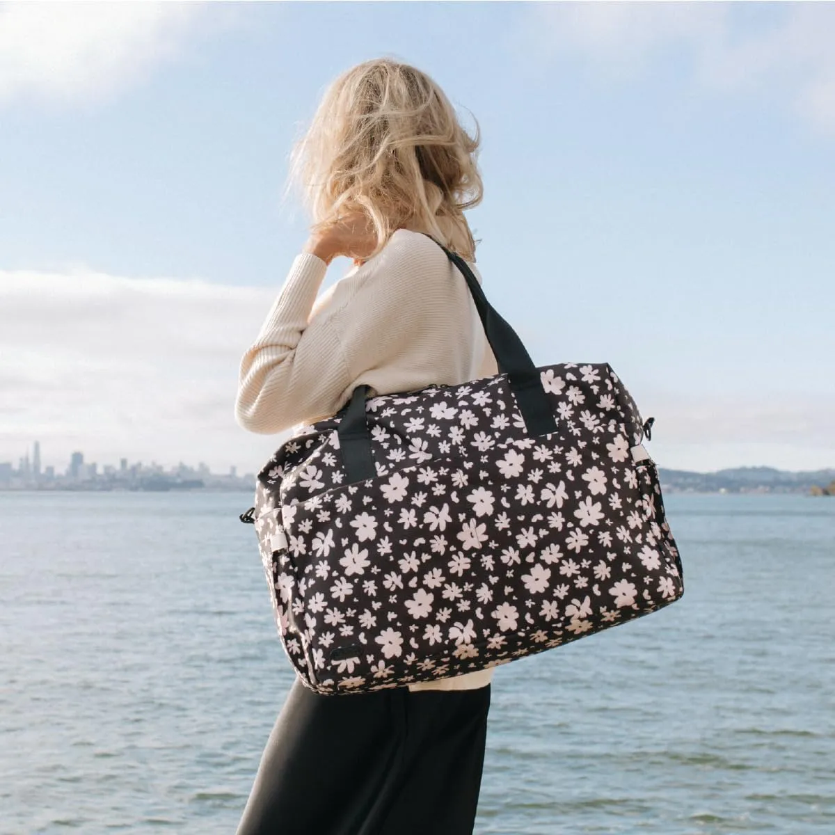 Jadyn Austin Carry-On Travel Duffel Bag for Women, 18” Weekender Bag with Laptop Sleeve, Durable Material, and Trolley Sleeve, Ideal for Work, Gym, and Overnight Trips (Ebony Blossom)