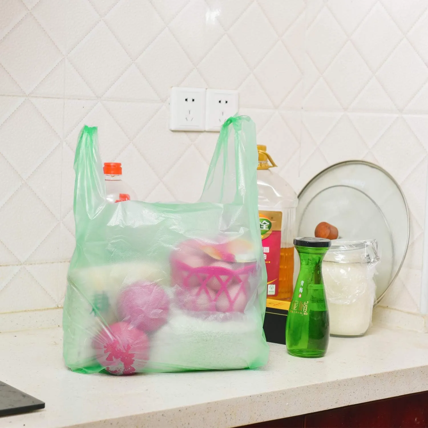 LazyMe T Shirt Bags, Plastic Bags with Handles for Grocery, Retail and St. Patrick's Day, Bolsas De Plastico Para Negocio, 12x20 Inch (Green, 100pcs)