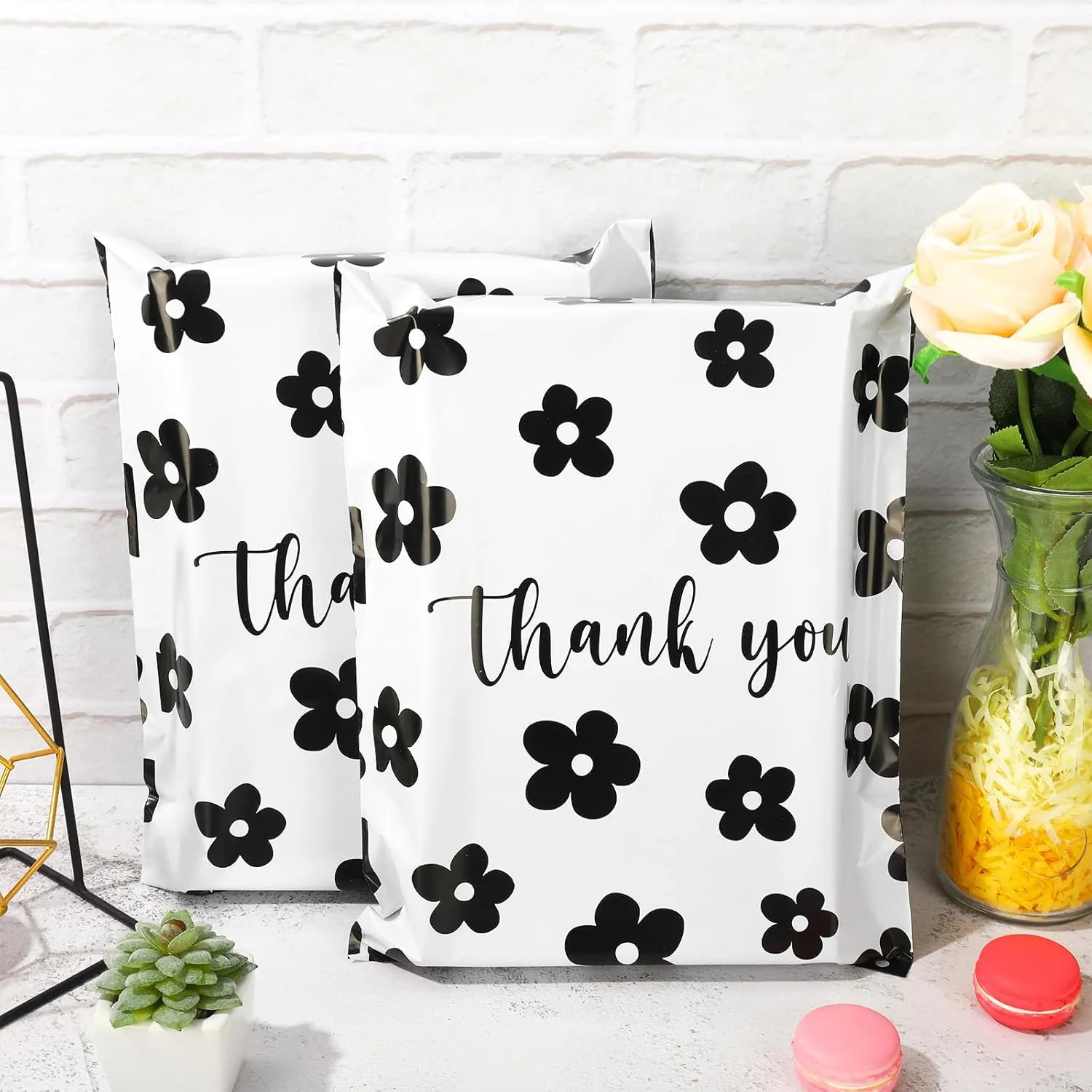 Whaline 100Pcs Thank You Poly Mailer 10 x 13 Inch Flower Tear-Resistant Mailing Bags with Self-Seal White Black Deliver Envelopes Waterproof Plastic Packaging Bags for Small Business Packing Moving