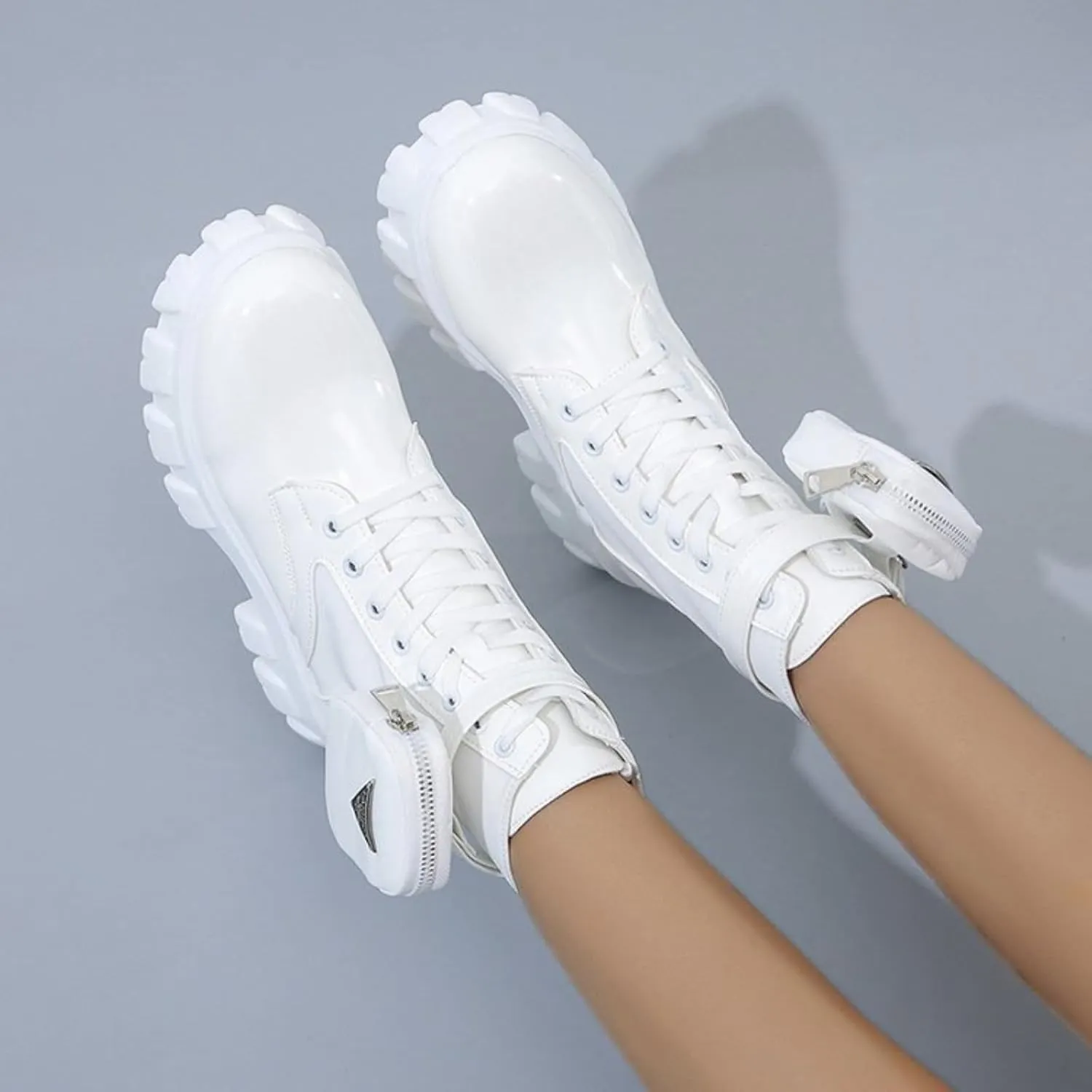 Women's Platform Block Lace Up Ankle Boots Fashion Round Closed Toe Low Heel Combat Short Boots With Pouch Pocket Punk Motorcycle Booties Fall Winter Shoes